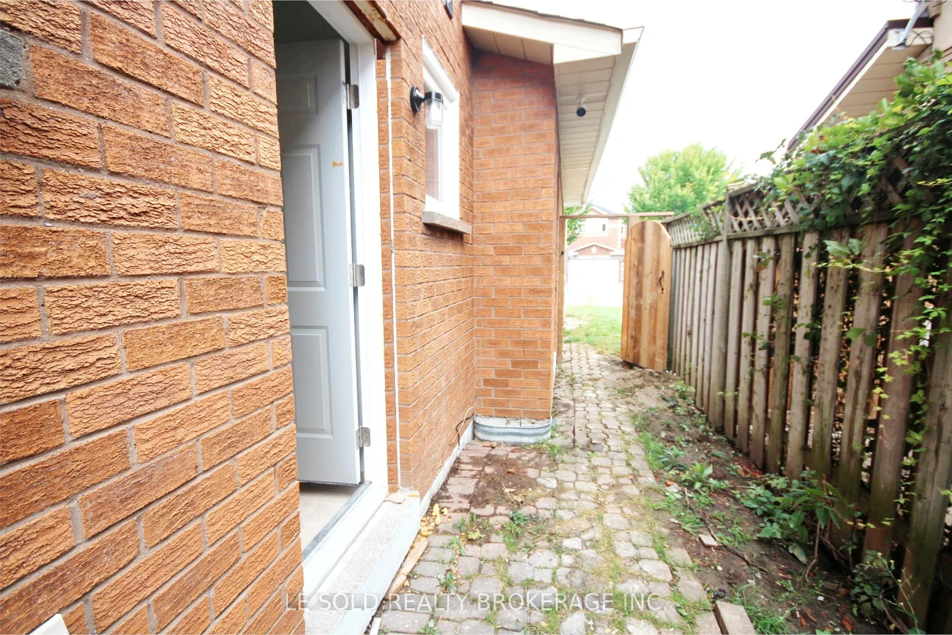 Photo 11 of Unit Basement, 139 Walford Road, Markham, Middlefield — HOMEH