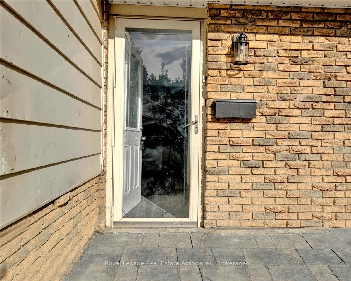 Photo 2 of Unit Upper Level, 9 Gafney Court, Hamilton, Gilkson — HOMEH