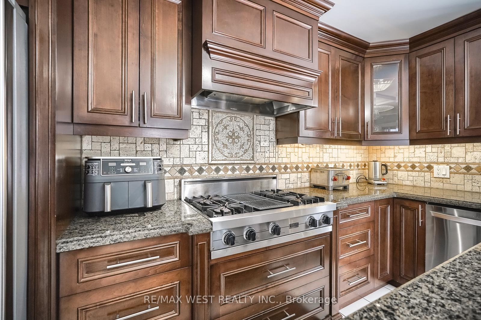 Photo 14 of 154 Ellis Avenue, King, Nobleton — HOMEH