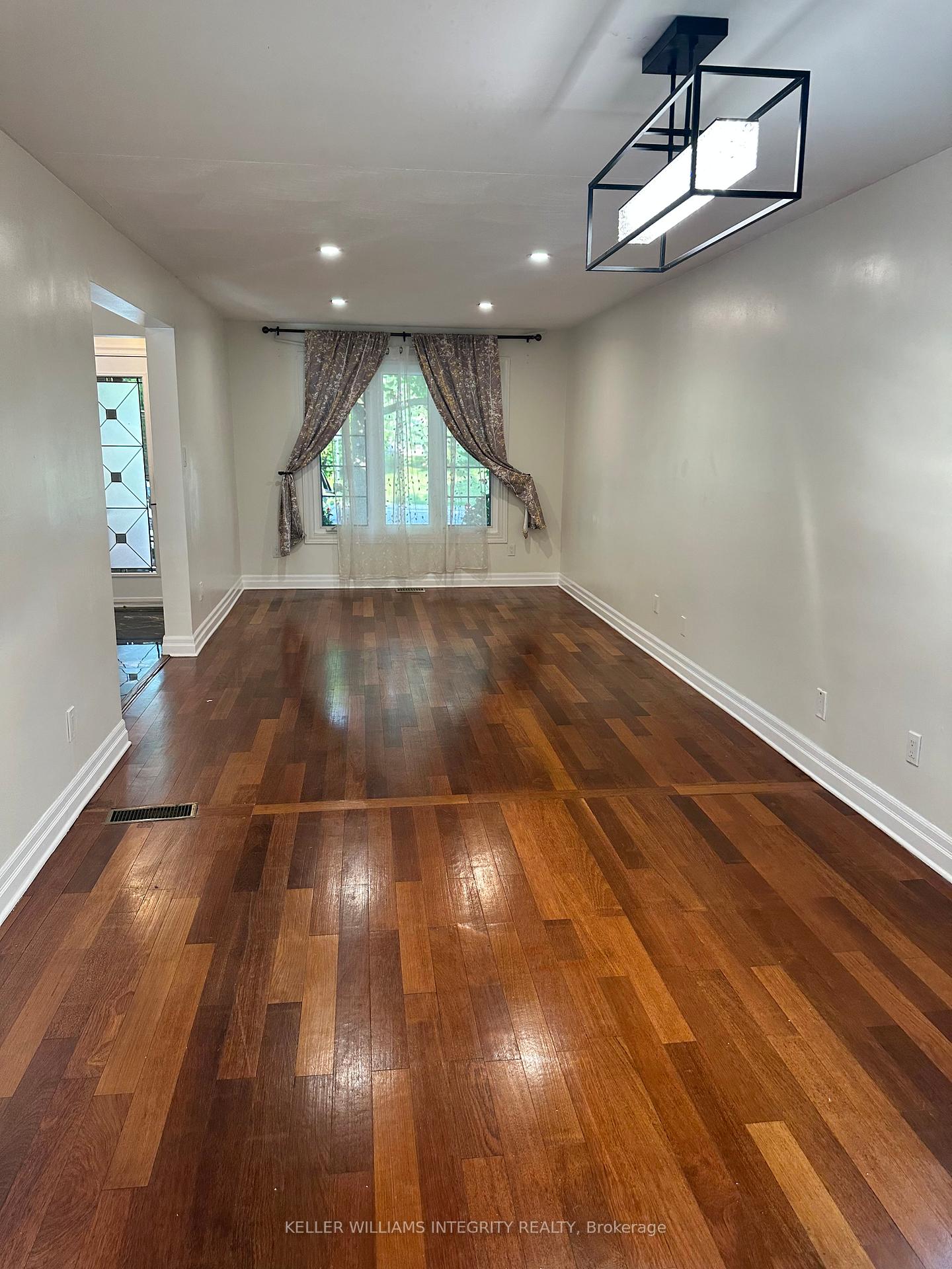 Photo 5 of 250 Equestrian Drive, Ottawa, Kanata - Bridlewood — HOMEH
