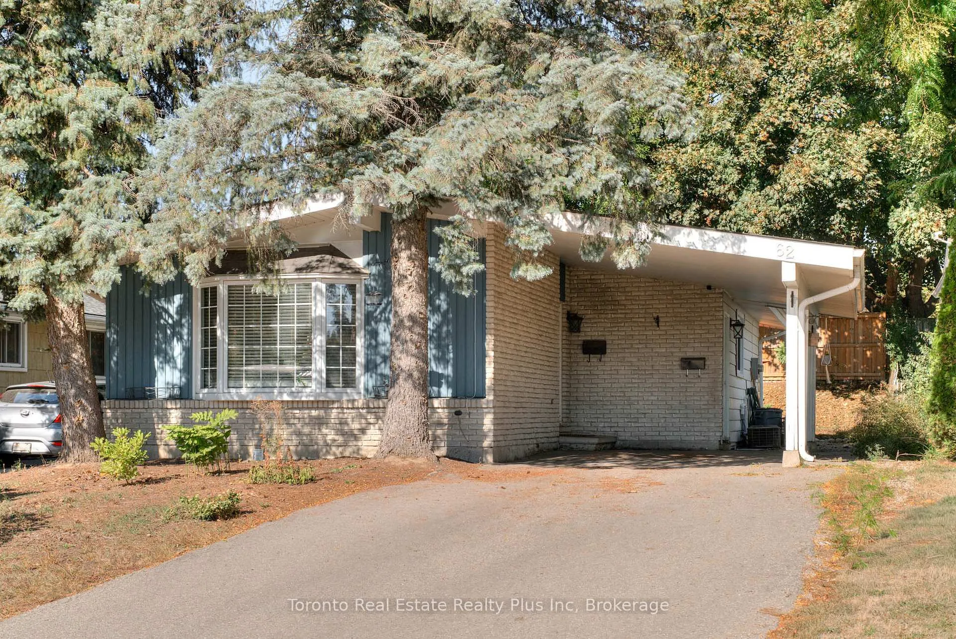 Photo 2 of 62 Greendale Crescent, Kitchener, Centreville Chicopee — HOMEH