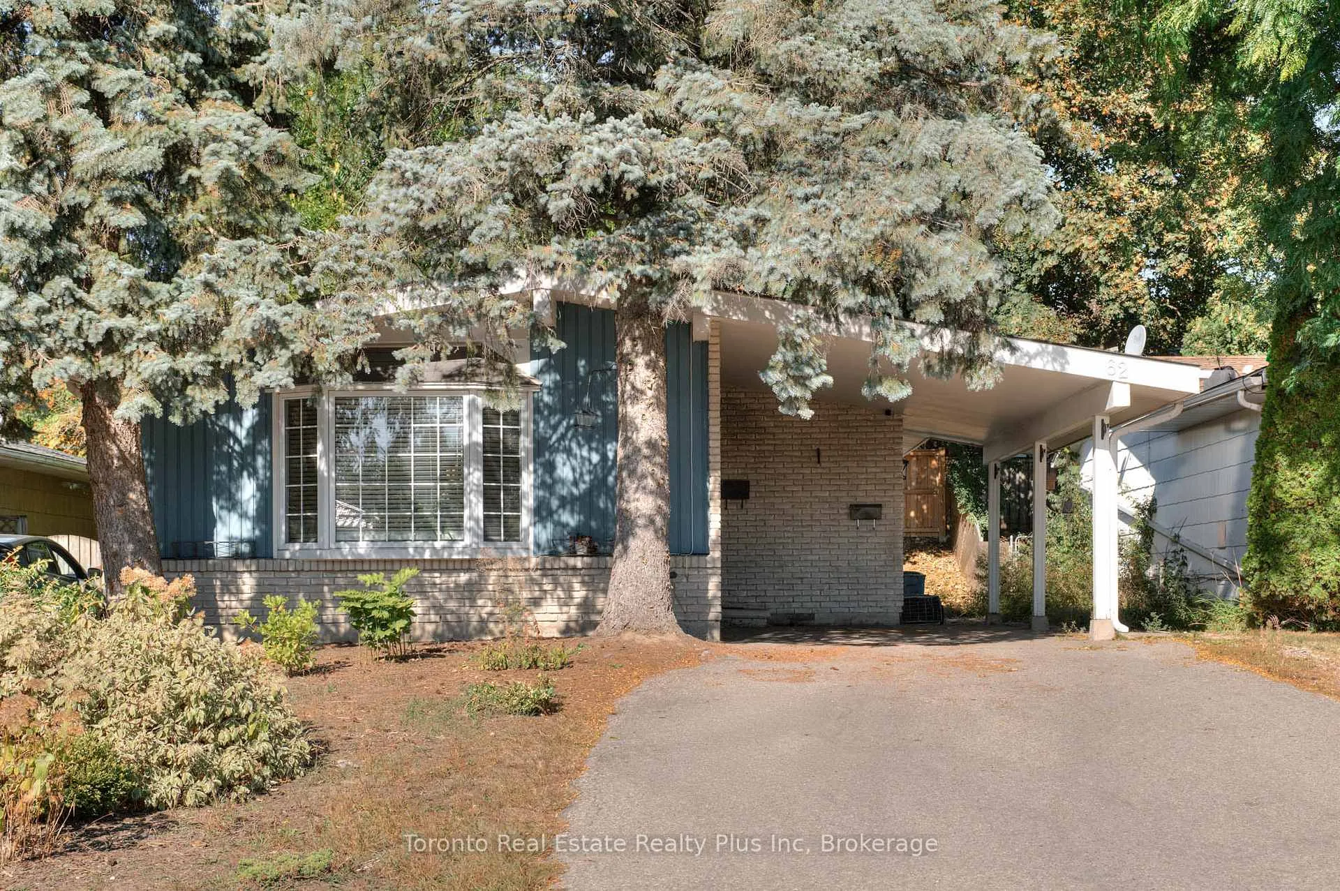 Photo 3 of 62 Greendale Crescent, Kitchener, Centreville Chicopee — HOMEH