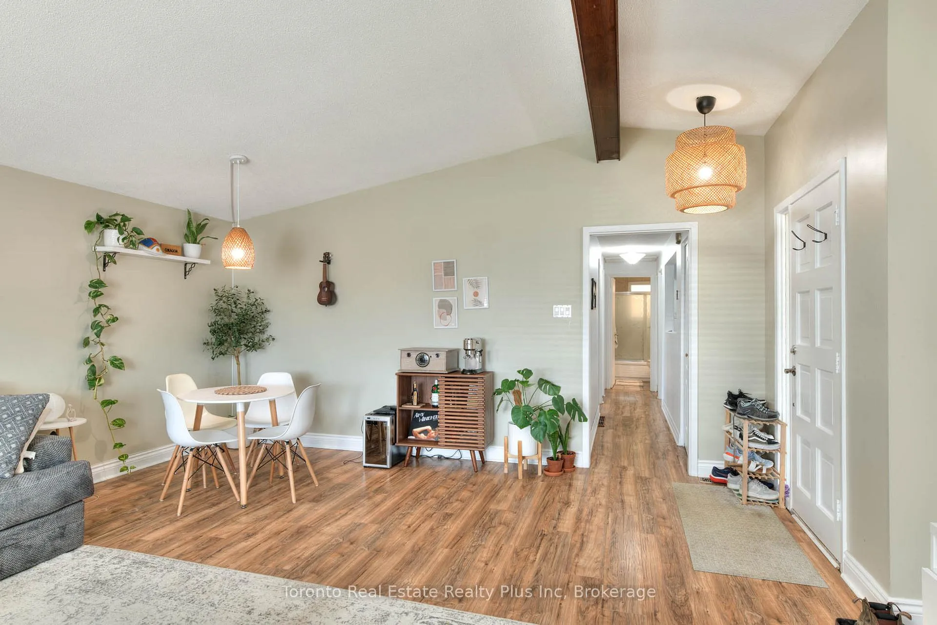 Photo 8 of 62 Greendale Crescent, Kitchener, Centreville Chicopee — HOMEH
