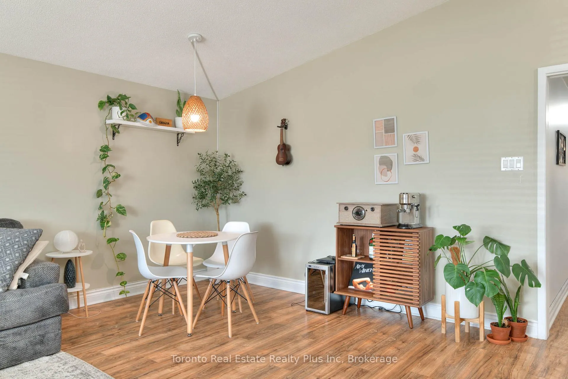 Photo 9 of 62 Greendale Crescent, Kitchener, Centreville Chicopee — HOMEH