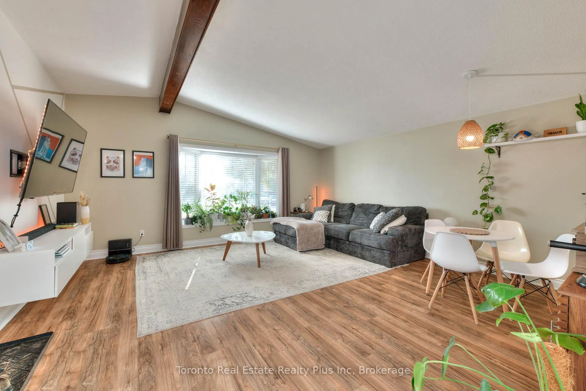 Photo 10 of 62 Greendale Crescent, Kitchener, Centreville Chicopee — HOMEH