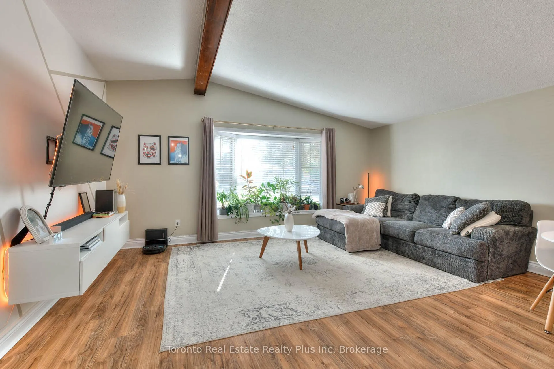Photo 11 of 62 Greendale Crescent, Kitchener, Centreville Chicopee — HOMEH