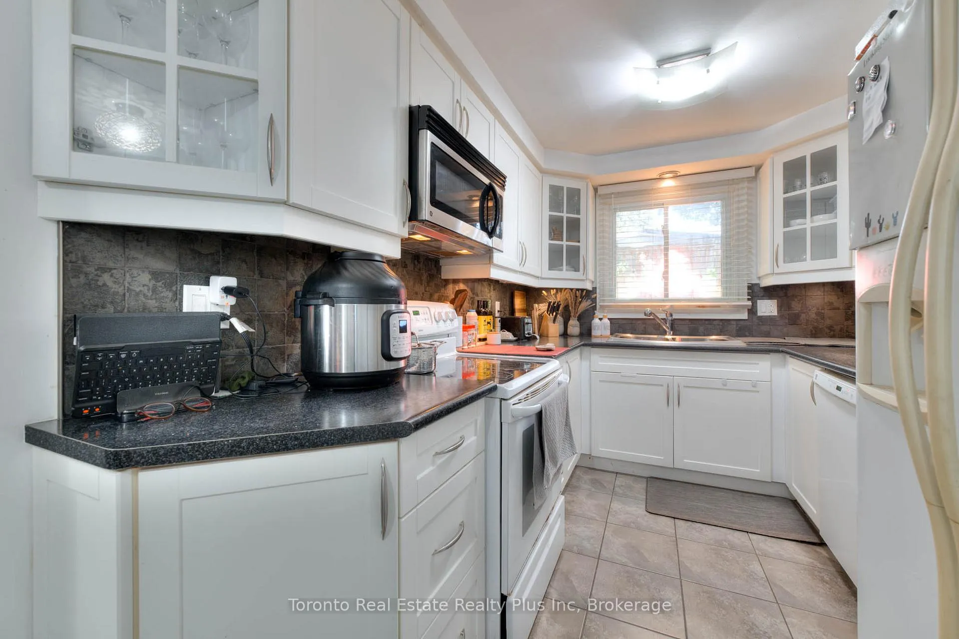 Photo 17 of 62 Greendale Crescent, Kitchener, Centreville Chicopee — HOMEH