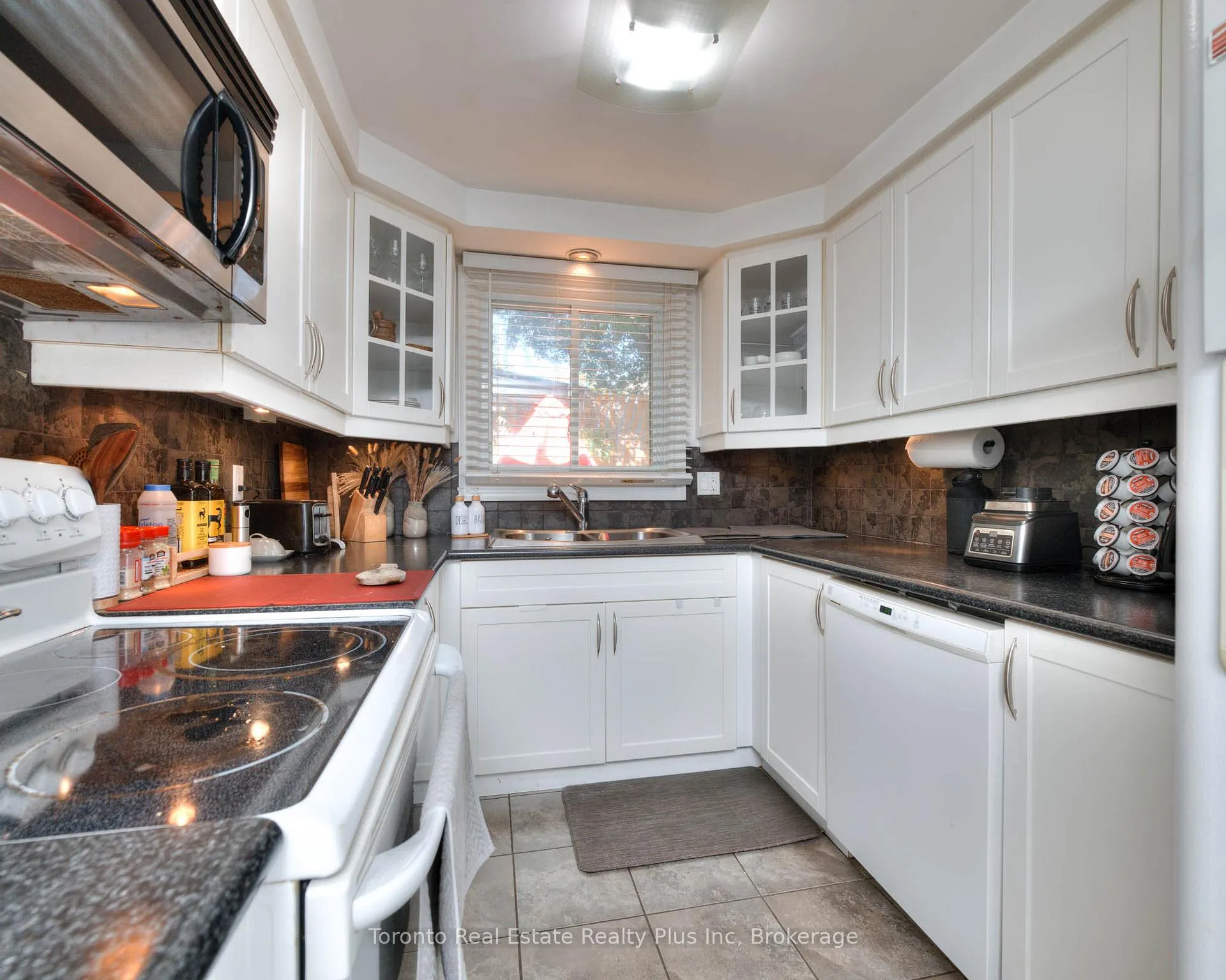 Photo 18 of 62 Greendale Crescent, Kitchener, Centreville Chicopee — HOMEH