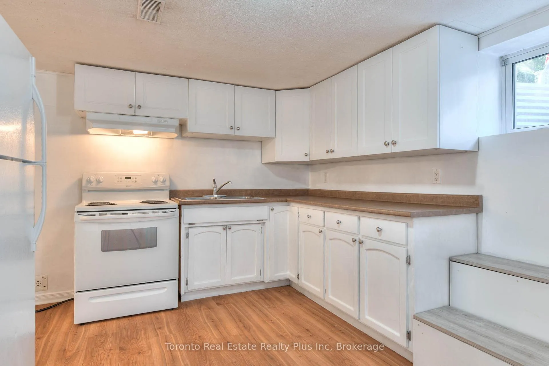 Photo 24 of 62 Greendale Crescent, Kitchener, Centreville Chicopee — HOMEH
