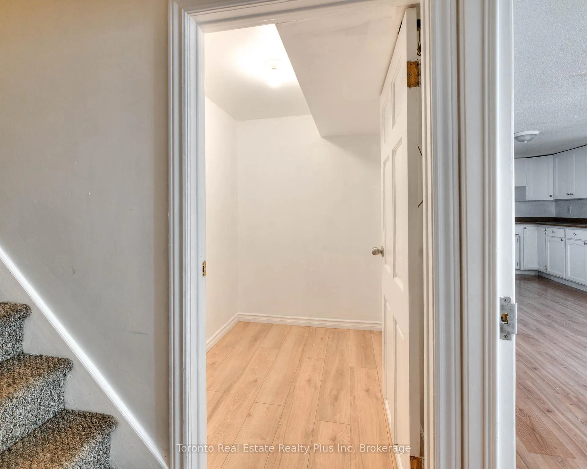 Photo 30 of 62 Greendale Crescent, Kitchener, Centreville Chicopee — HOMEH