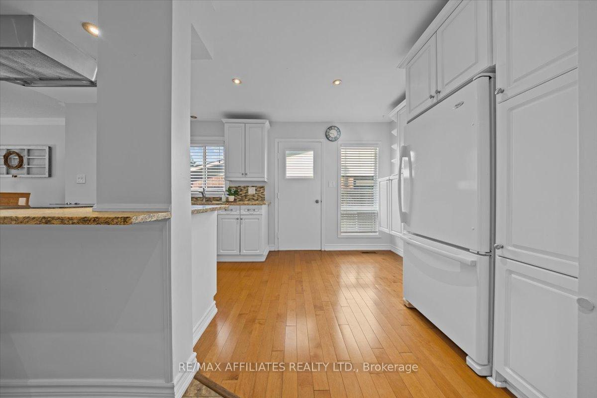 Photo 6 of 218 McCurdy Drive, Ottawa, Kanata - Katimavik — HOMEH