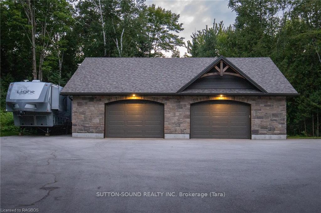 Photo 8 of 51 Sprucedale Drive, Kincardine — HOMEH