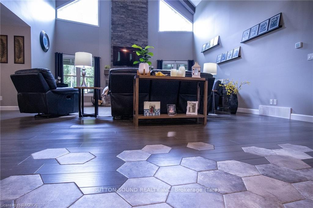 Photo 12 of 51 Sprucedale Drive, Kincardine — HOMEH