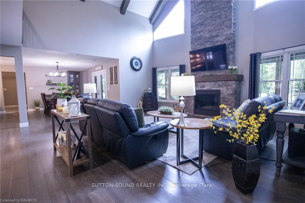 Photo 13 of 51 Sprucedale Drive, Kincardine — HOMEH
