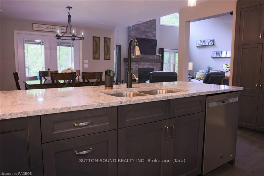 Photo 14 of 51 Sprucedale Drive, Kincardine — HOMEH