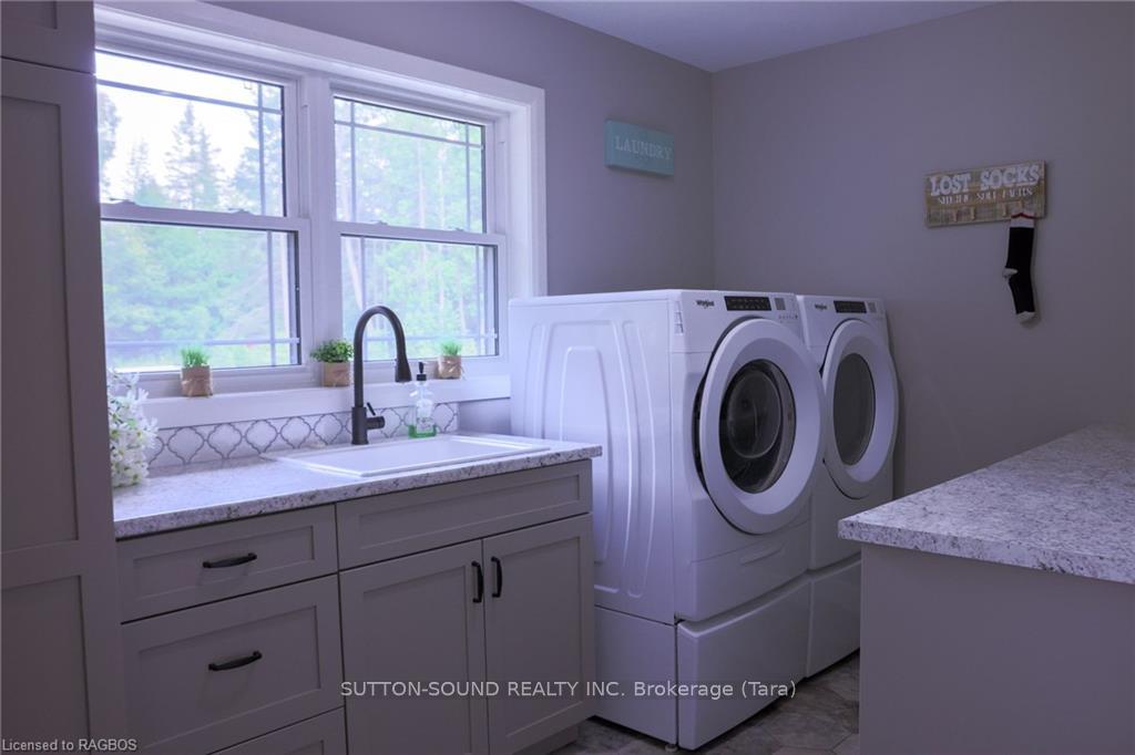 Photo 24 of 51 Sprucedale Drive, Kincardine — HOMEH