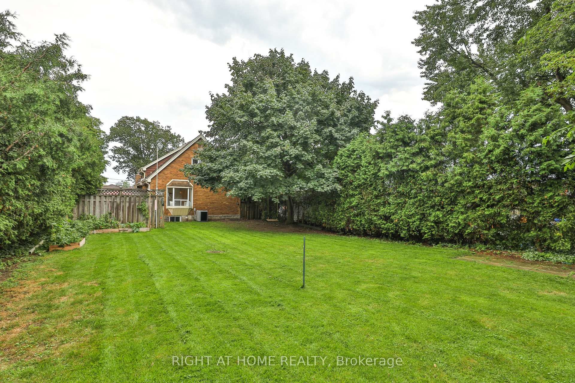 Photo 14 of 886 West 5th Street, Hamilton, Gourley — HOMEH