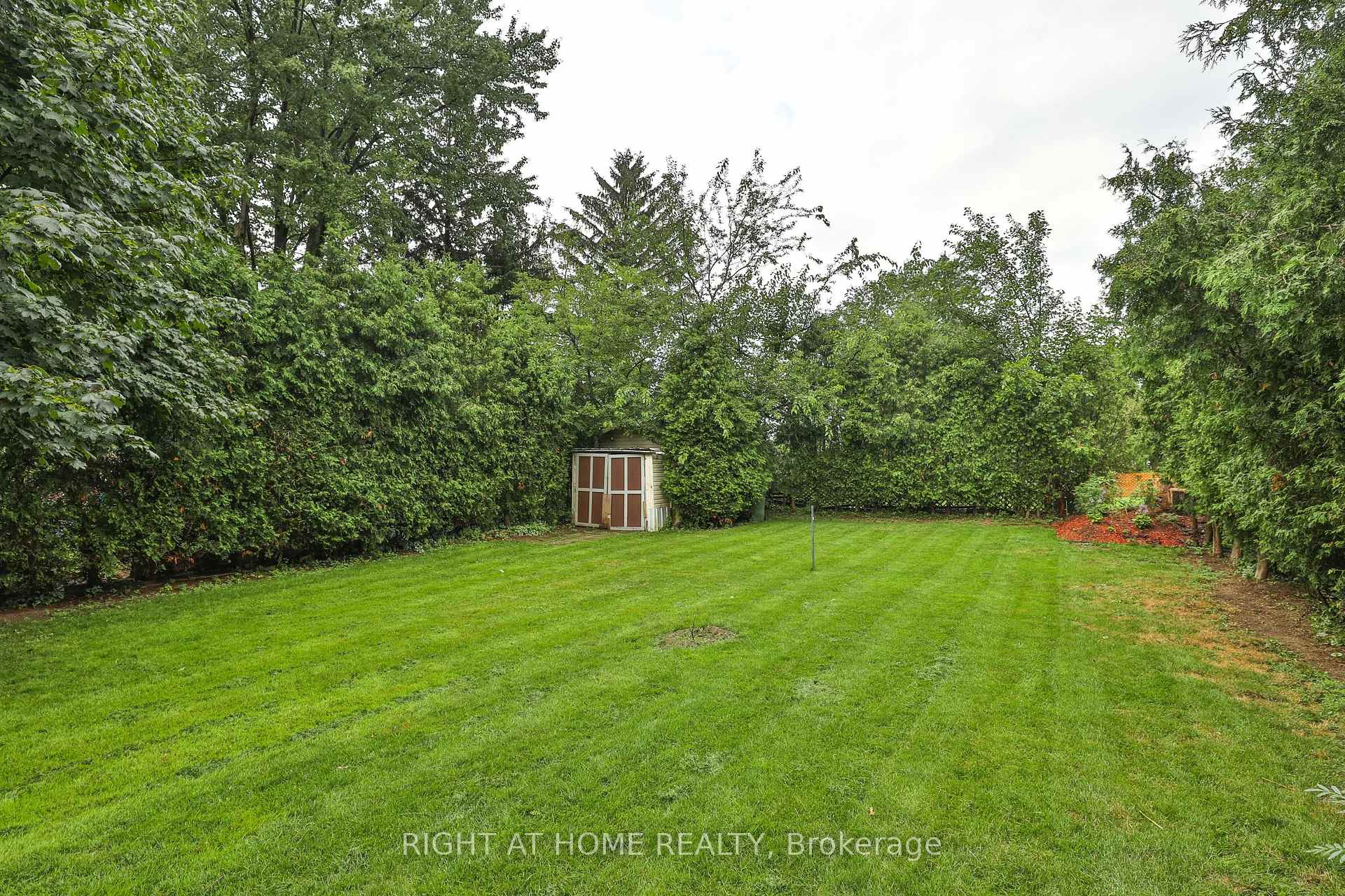 Photo 15 of 886 West 5th Street, Hamilton, Gourley — HOMEH