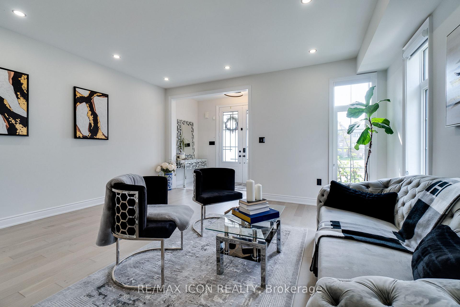 Photo 10 of 904 Forest Creek Court, Kitchener — HOMEH