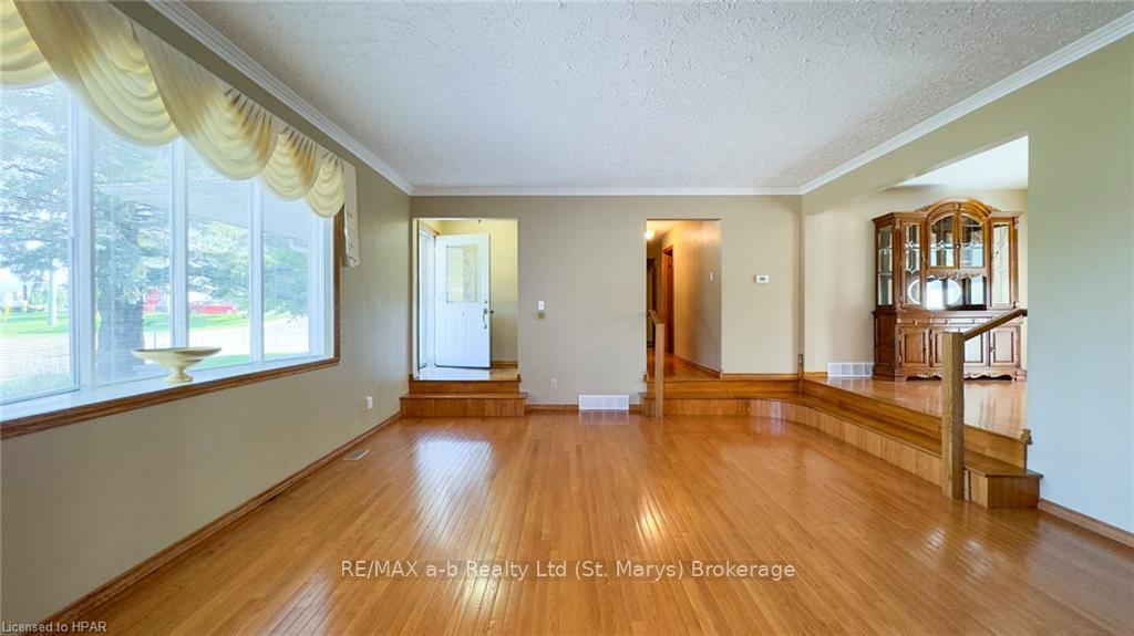 Photo 9 of 93 Langford Drive, Lucan Biddulph, Lucan — HOMEH