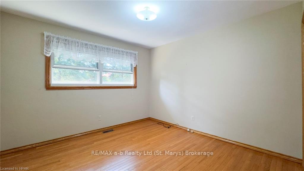 Photo 23 of 93 Langford Drive, Lucan Biddulph, Lucan — HOMEH