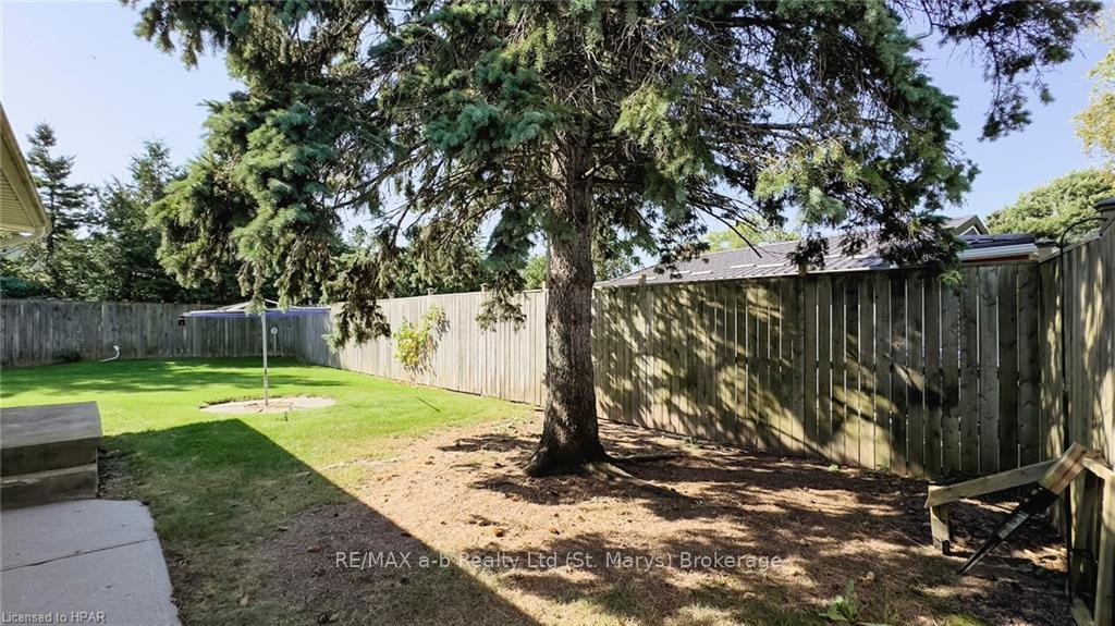 Photo 38 of 93 Langford Drive, Lucan Biddulph, Lucan — HOMEH
