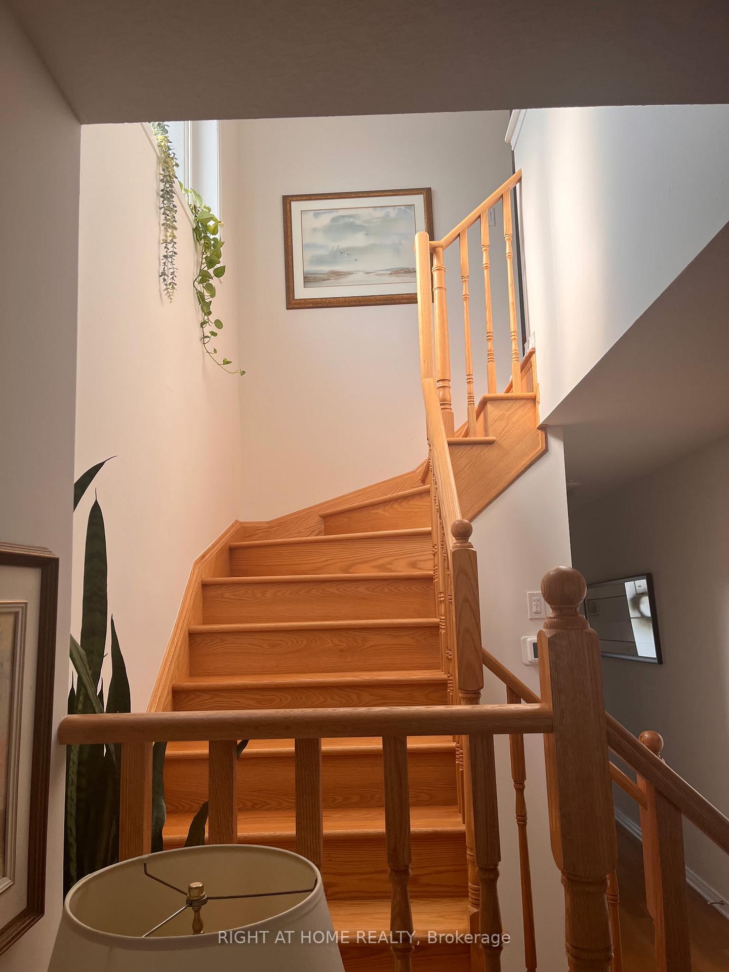 Photo 3 of 343 Pumpkin Pass, Hamilton, Binbrook — HOMEH