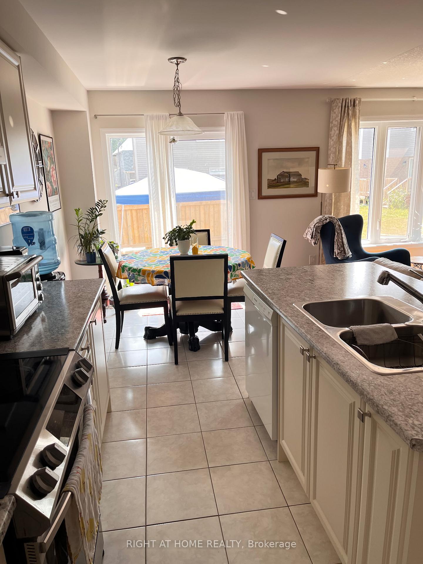 Photo 6 of 343 Pumpkin Pass, Hamilton, Binbrook — HOMEH
