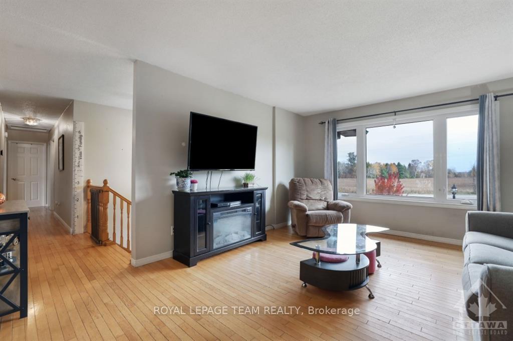 Photo 4 of 49 Mccallum Drive, McNab/Braeside, Mcnab/Braeside Twps — HOMEH