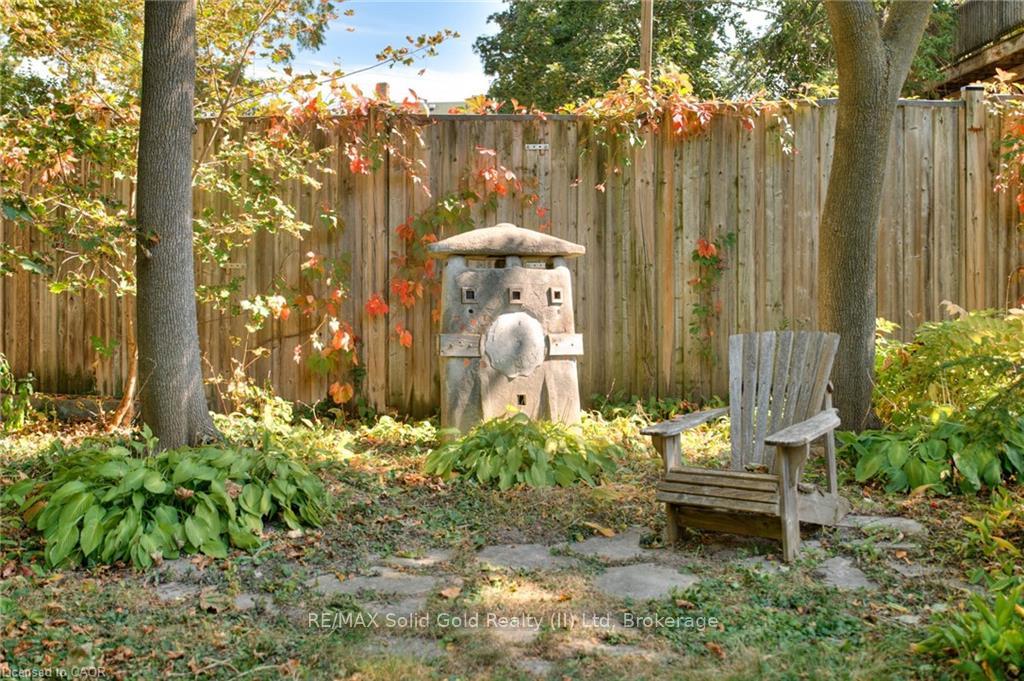 Photo 2 of 44 Ellen Street E, Kitchener — HOMEH