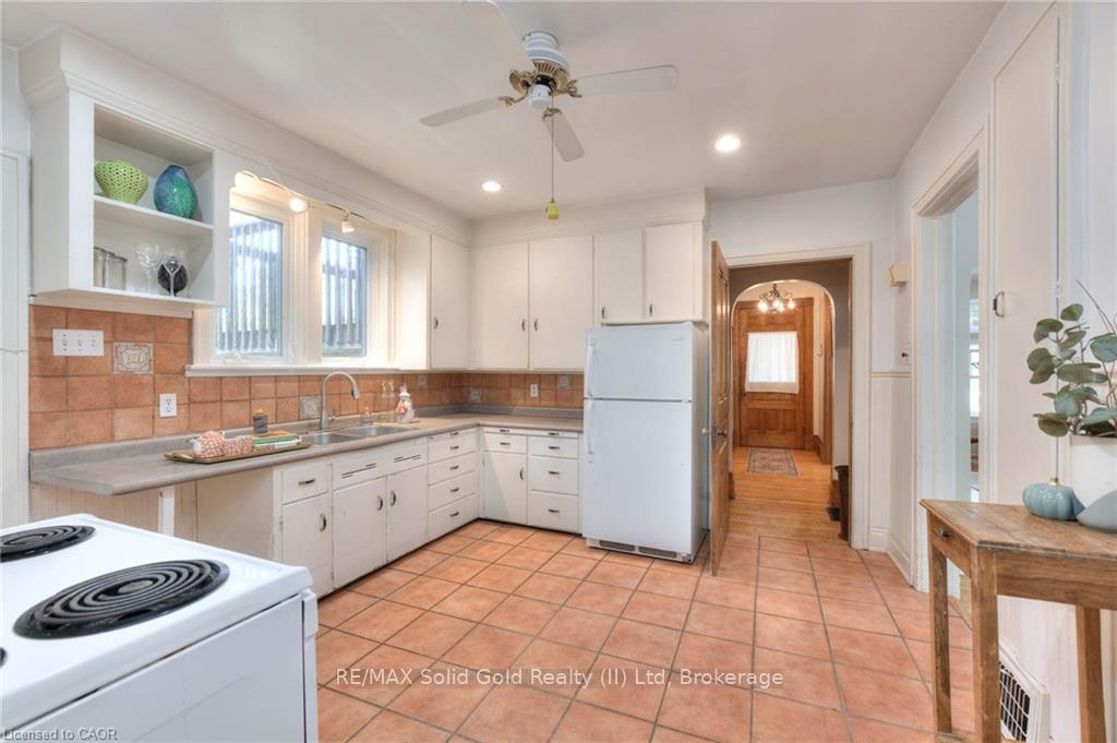 Photo 15 of 44 Ellen Street E, Kitchener — HOMEH