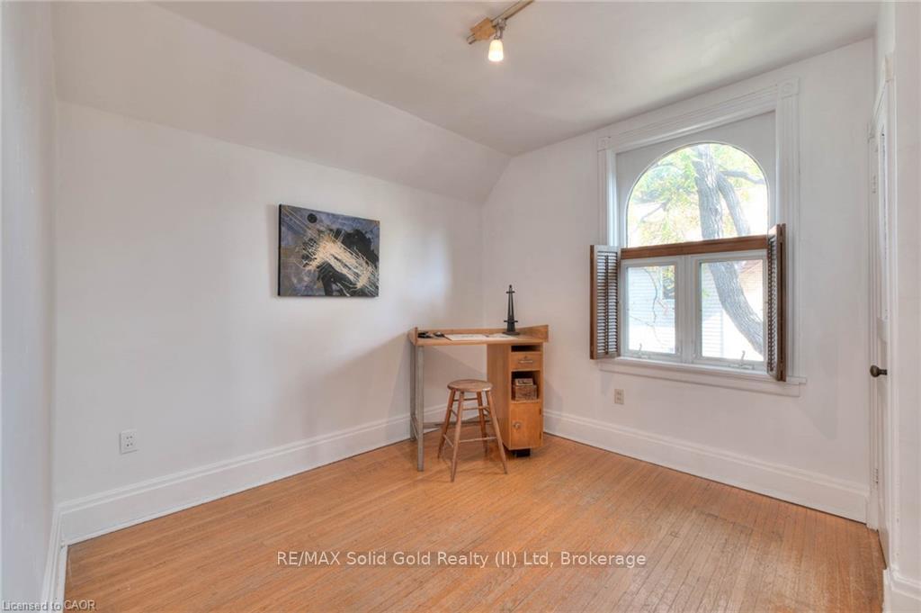 Photo 24 of 44 Ellen Street E, Kitchener — HOMEH