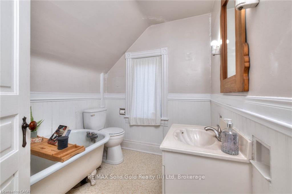 Photo 29 of 44 Ellen Street E, Kitchener — HOMEH