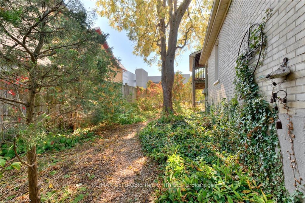 Photo 33 of 44 Ellen Street E, Kitchener — HOMEH