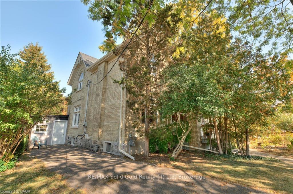 Photo 39 of 44 Ellen Street E, Kitchener — HOMEH