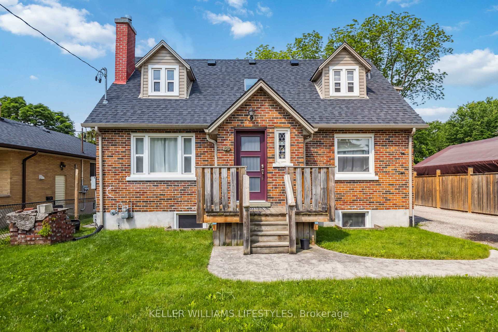 Front of Unit UPPER, 88 Britannia Avenue