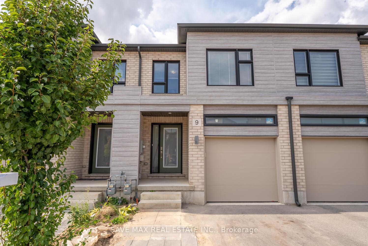 Photo 2 of 9 Shedrow Place, Kitchener — HOMEH