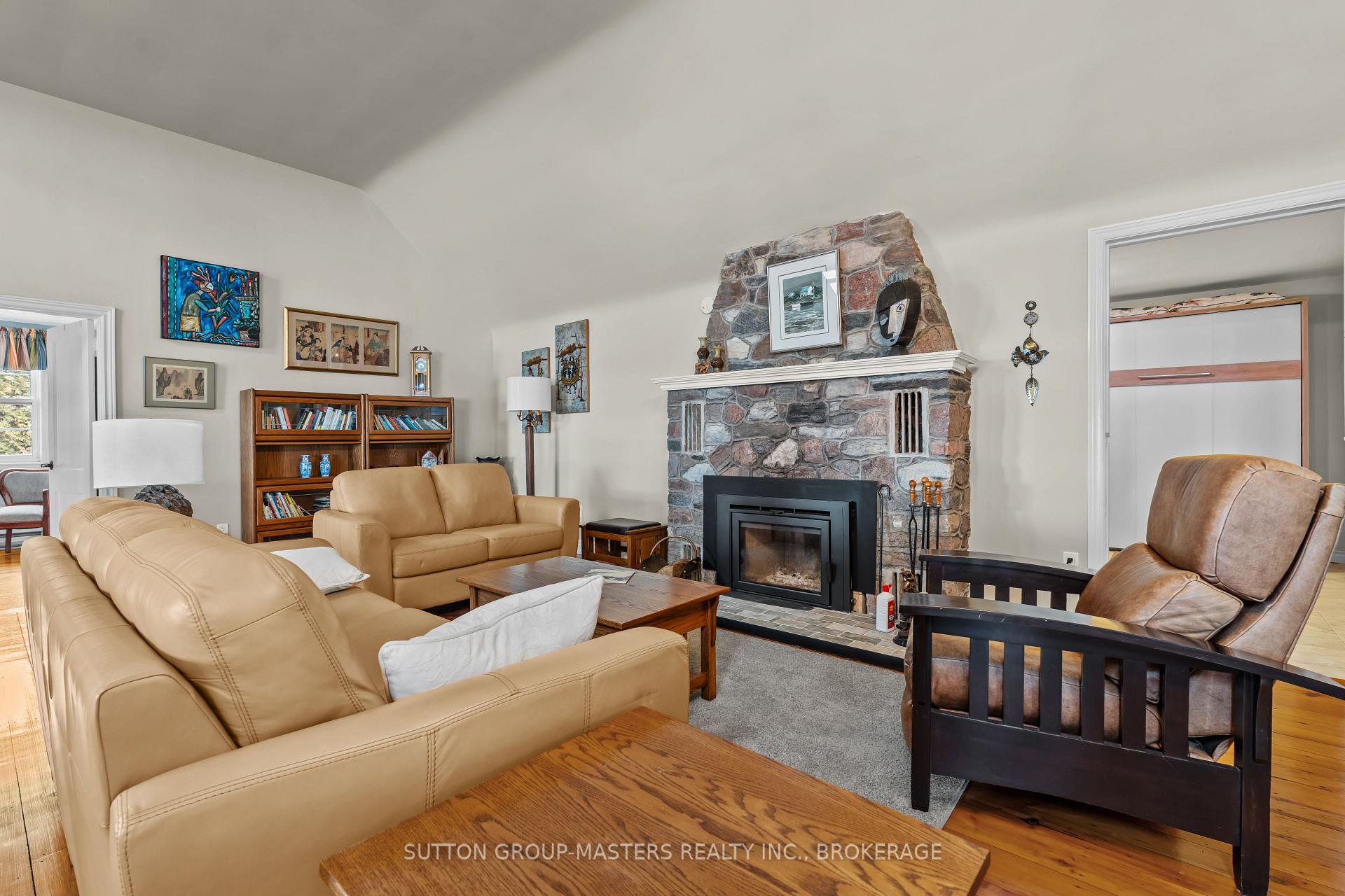 Photo 5 of 5540 Bath Road, Loyalist, Lennox and Addington - South — HOMEH