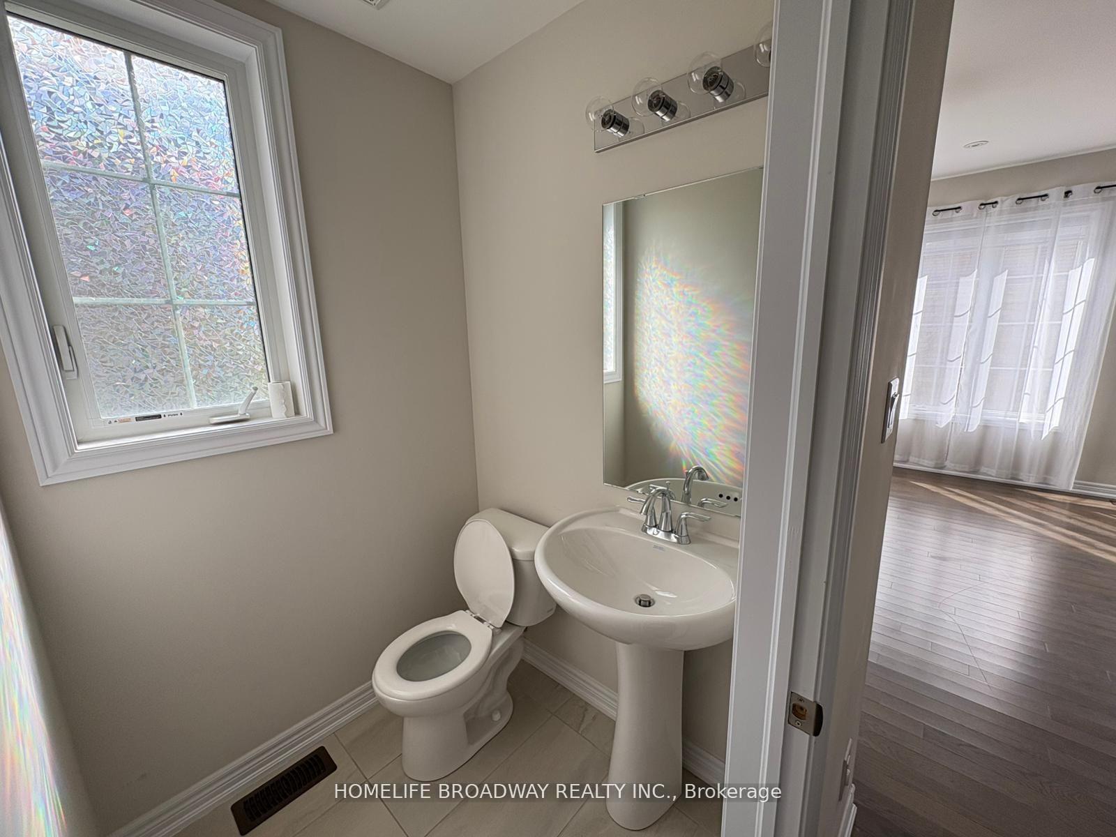 Photo 4 of 1906 Donald Cousens Parkway, Markham, Cornell — HOMEH