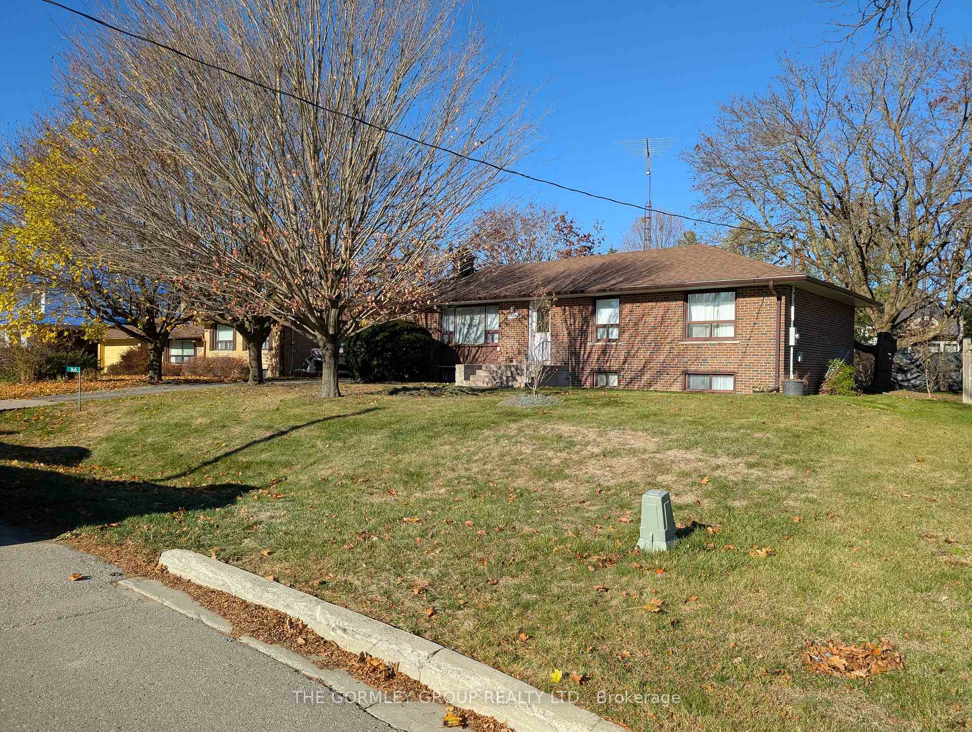 Photo 1 of 166 Elizabeth Grove, King, King City — HOMEH