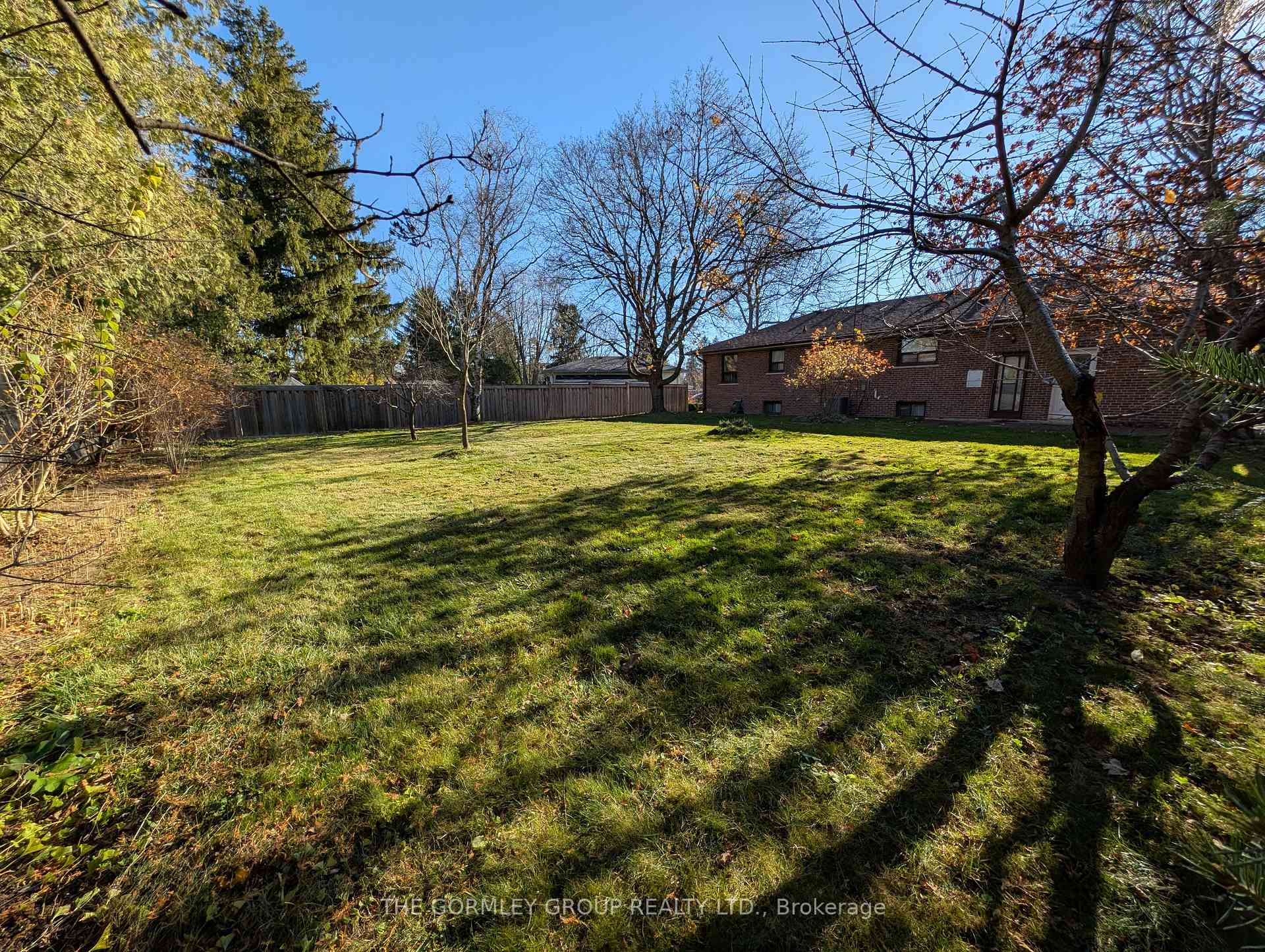Photo 4 of 166 Elizabeth Grove, King, King City — HOMEH