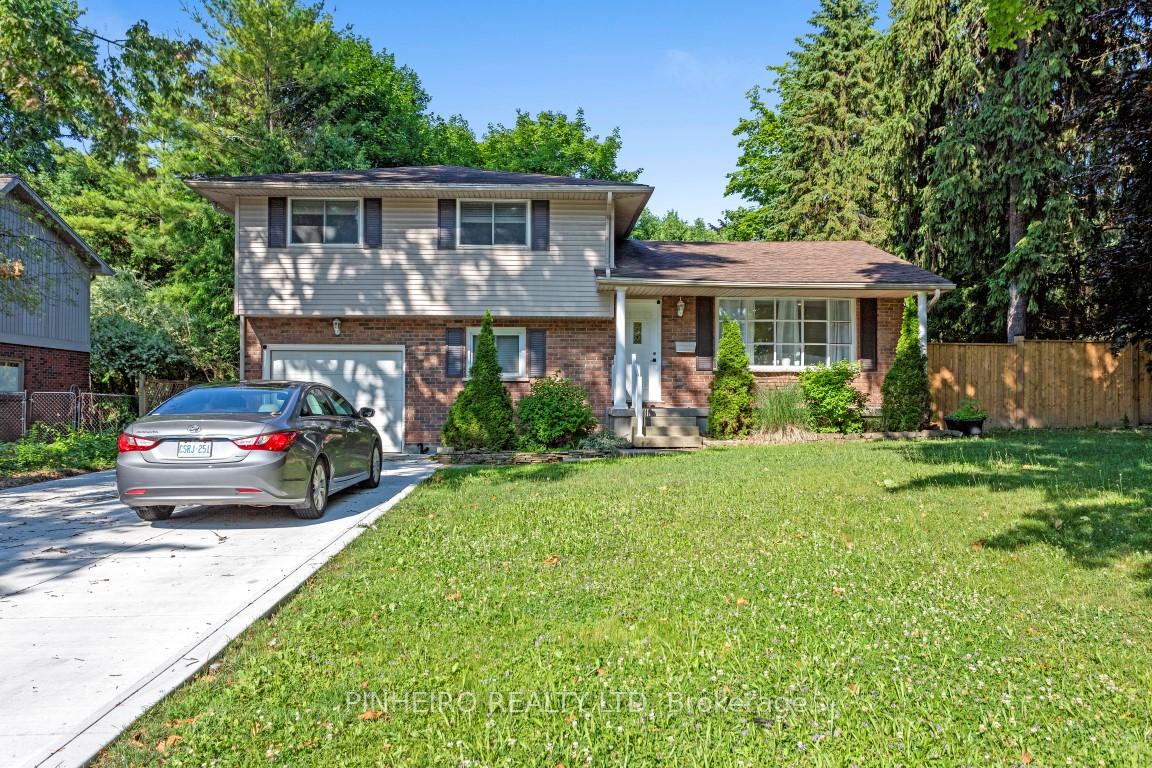 Front of 1543 Stoneybrook Crescent