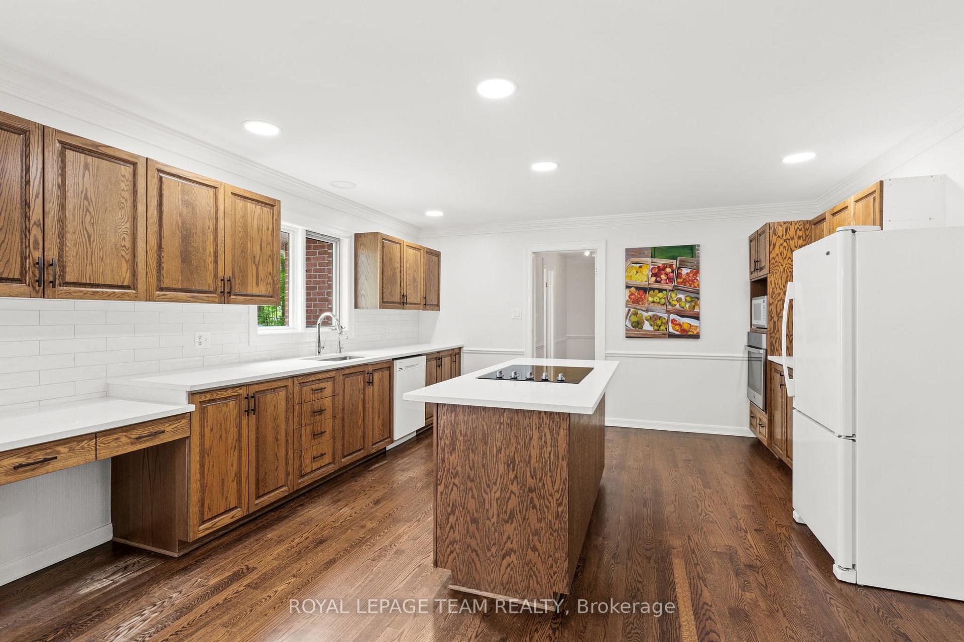 Photo 10 of 1246 Potter Drive, Ottawa, Manotick Village & Manotick Estates — HOMEH