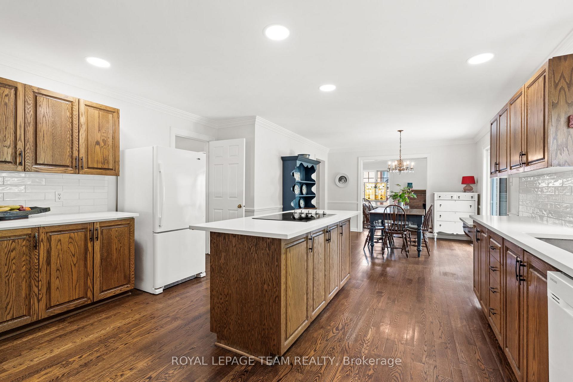 Photo 12 of 1246 Potter Drive, Ottawa, Manotick Village & Manotick Estates — HOMEH
