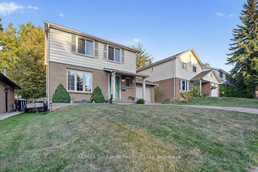 Photo 2 of 22 Vintage Crescent, Kitchener, Pioneer Park — HOMEH
