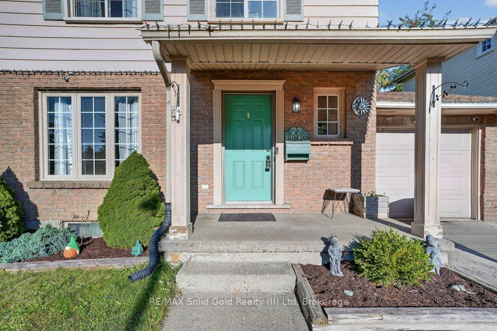 Photo 3 of 22 Vintage Crescent, Kitchener, Pioneer Park — HOMEH