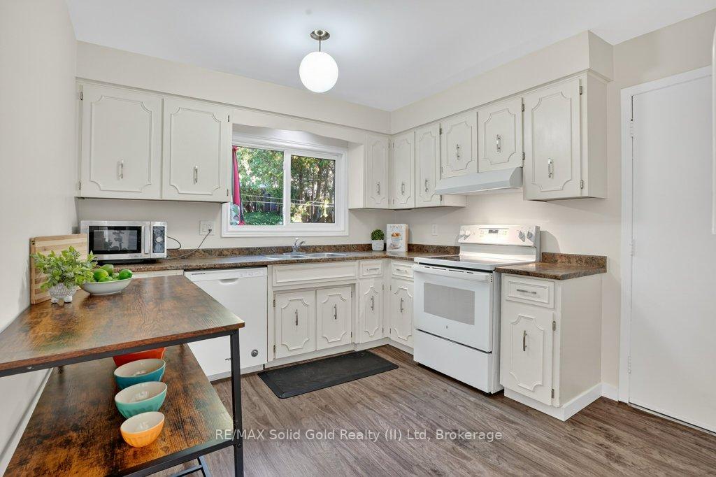 Photo 8 of 22 Vintage Crescent, Kitchener, Pioneer Park — HOMEH