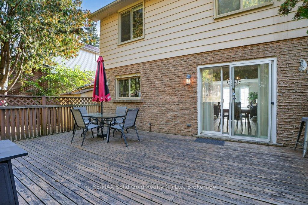Photo 24 of 22 Vintage Crescent, Kitchener, Pioneer Park — HOMEH
