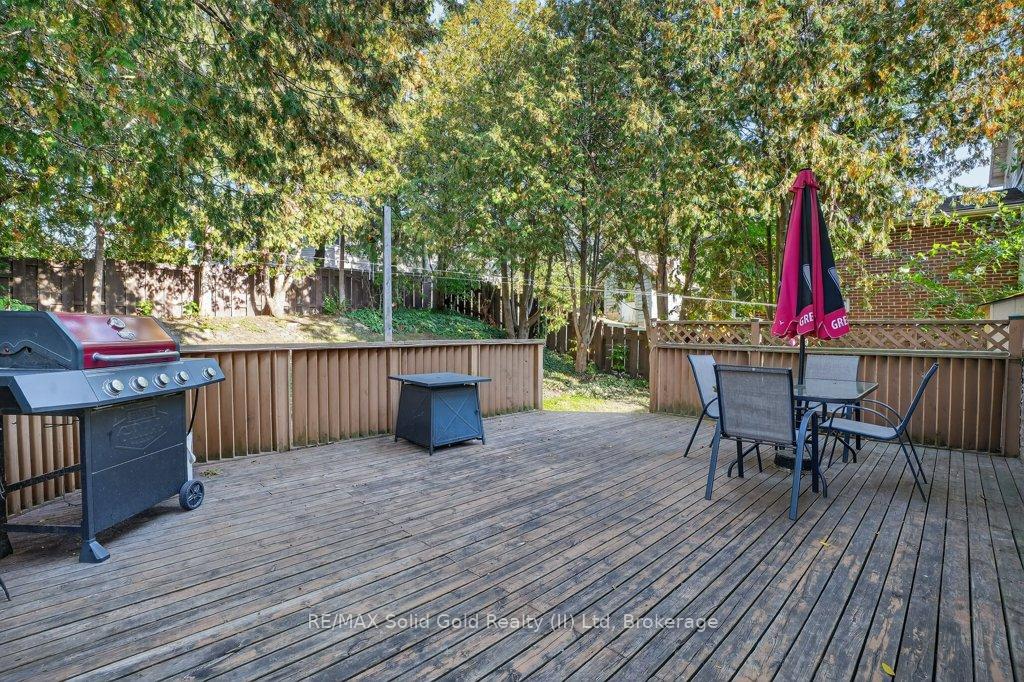 Photo 25 of 22 Vintage Crescent, Kitchener, Pioneer Park — HOMEH