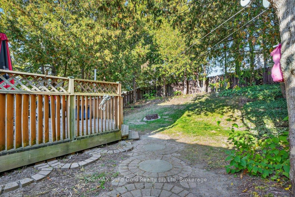 Photo 29 of 22 Vintage Crescent, Kitchener, Pioneer Park — HOMEH